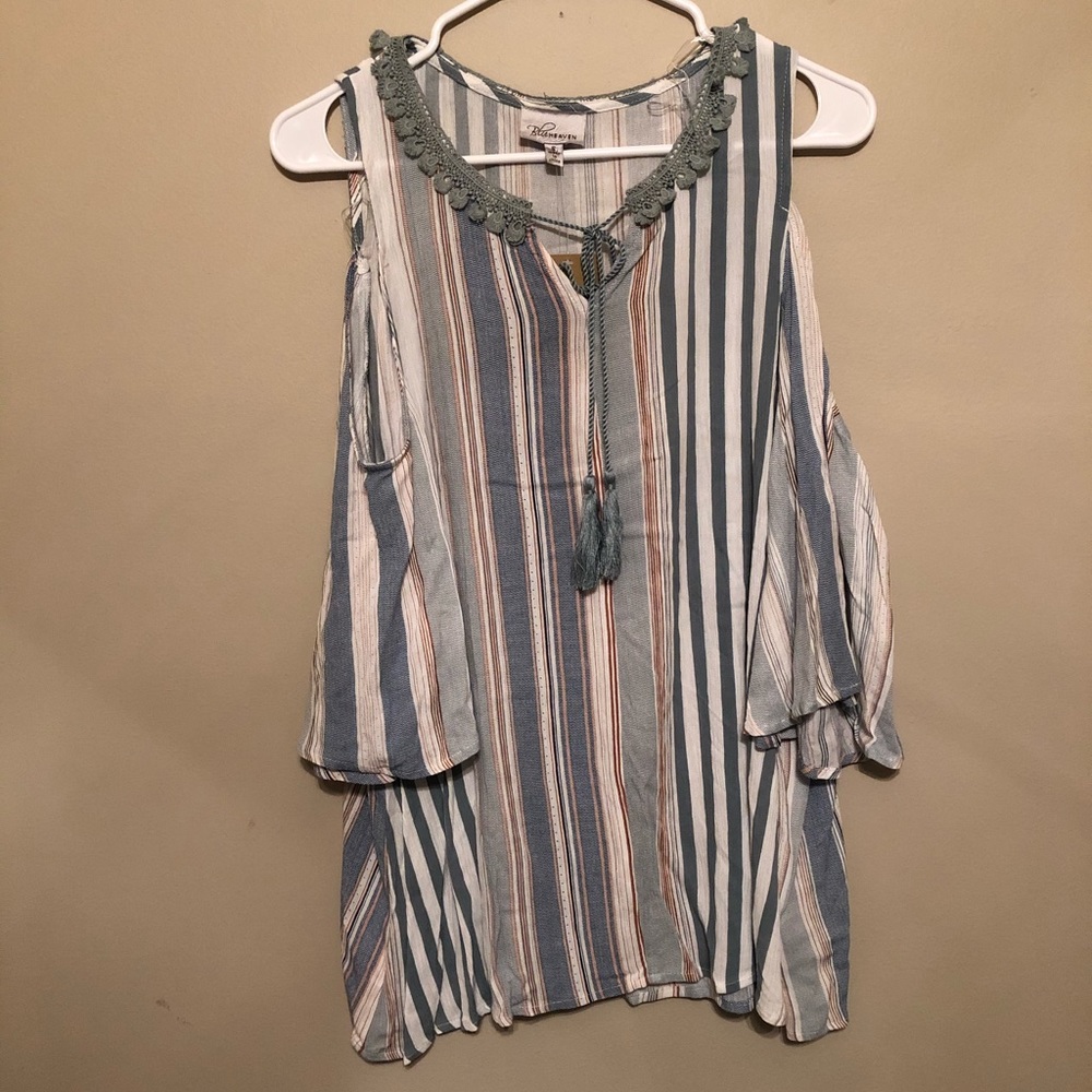 NWT Boutique cold shoulder top